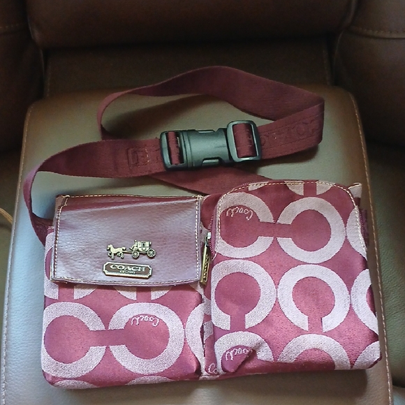 Coach Maroon Signature Crossbody Bag N L086B - 1052. - Picture 1 of 7